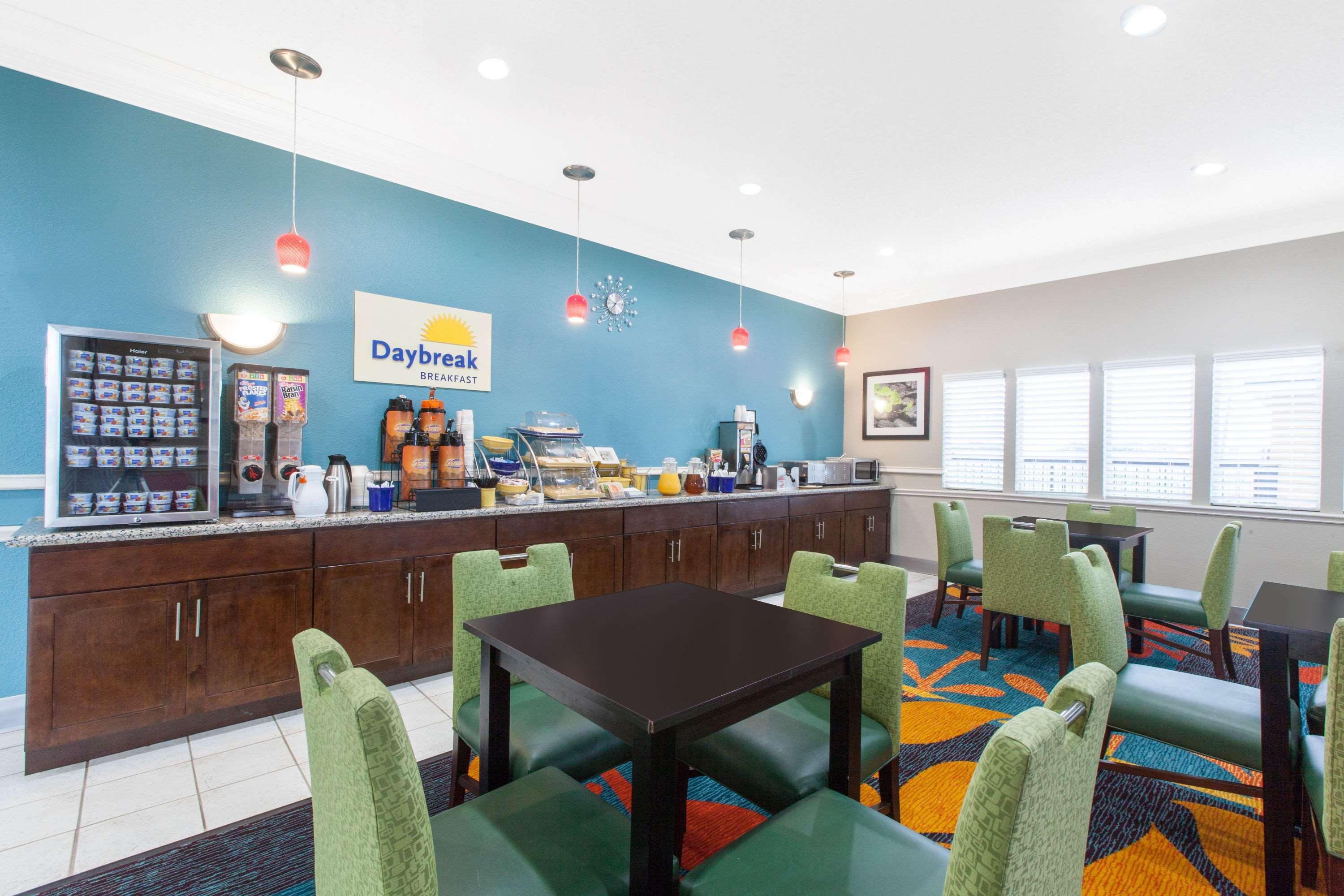 Days Inn By Wyndham Ennis Kültér fotó