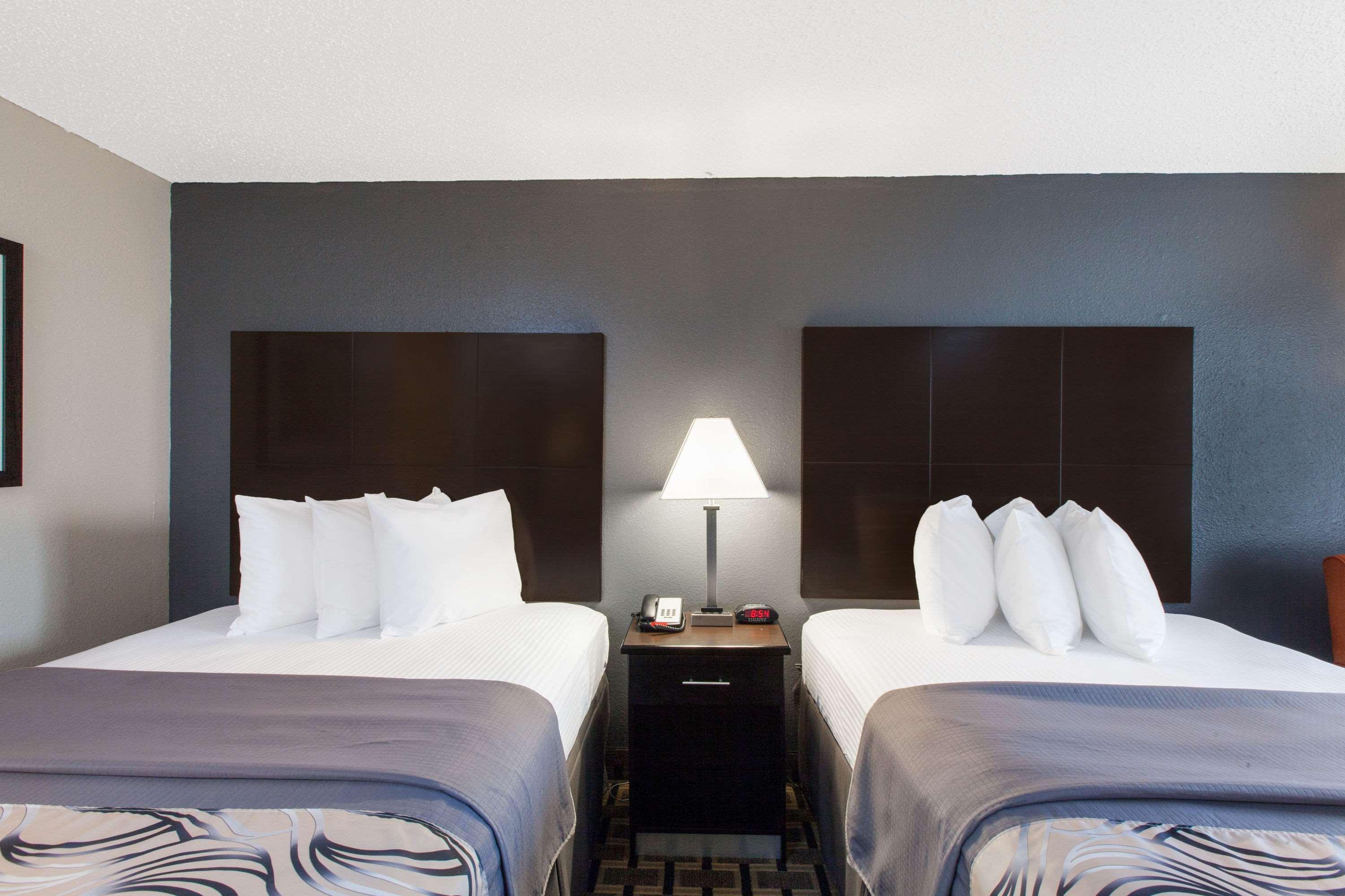 Days Inn By Wyndham Ennis Kültér fotó